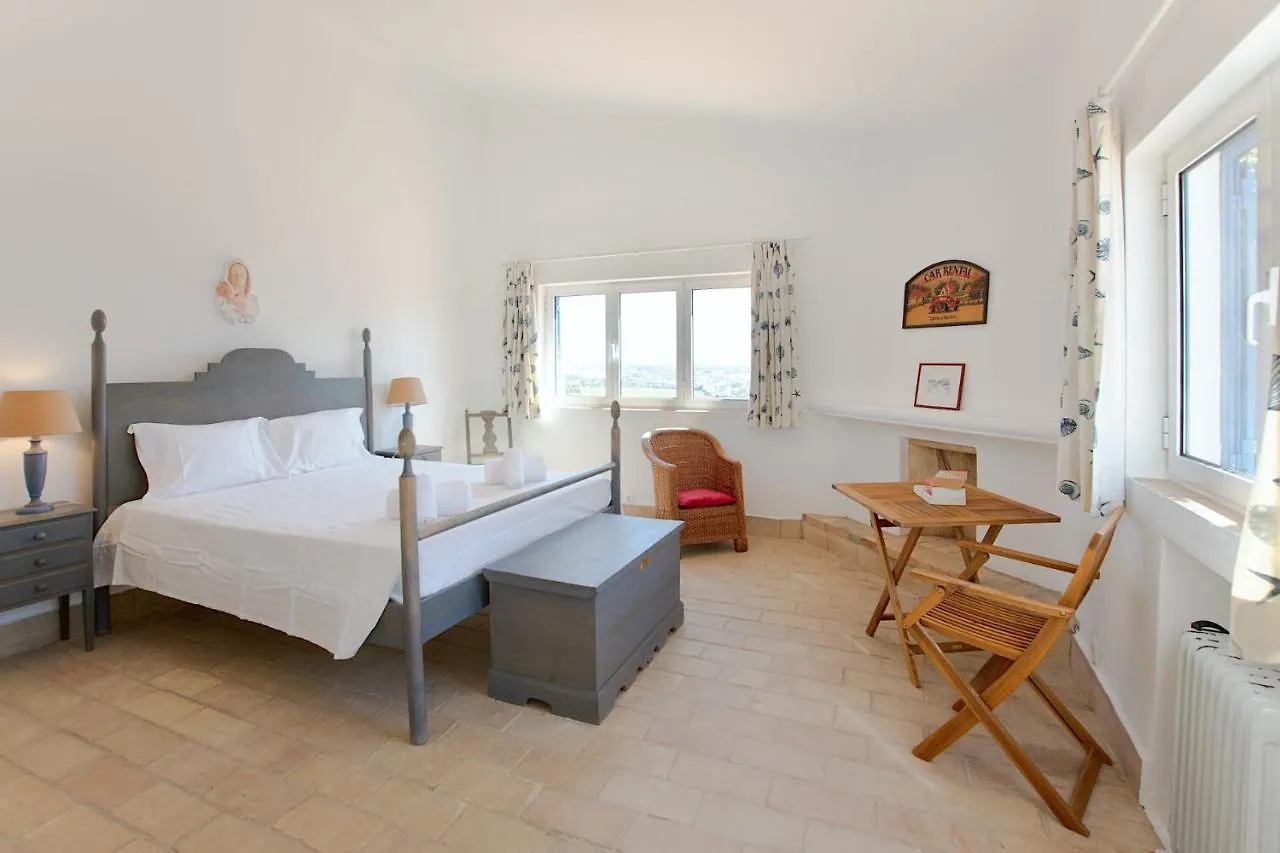 Villa Alfarrobeira Лагуш 0*,